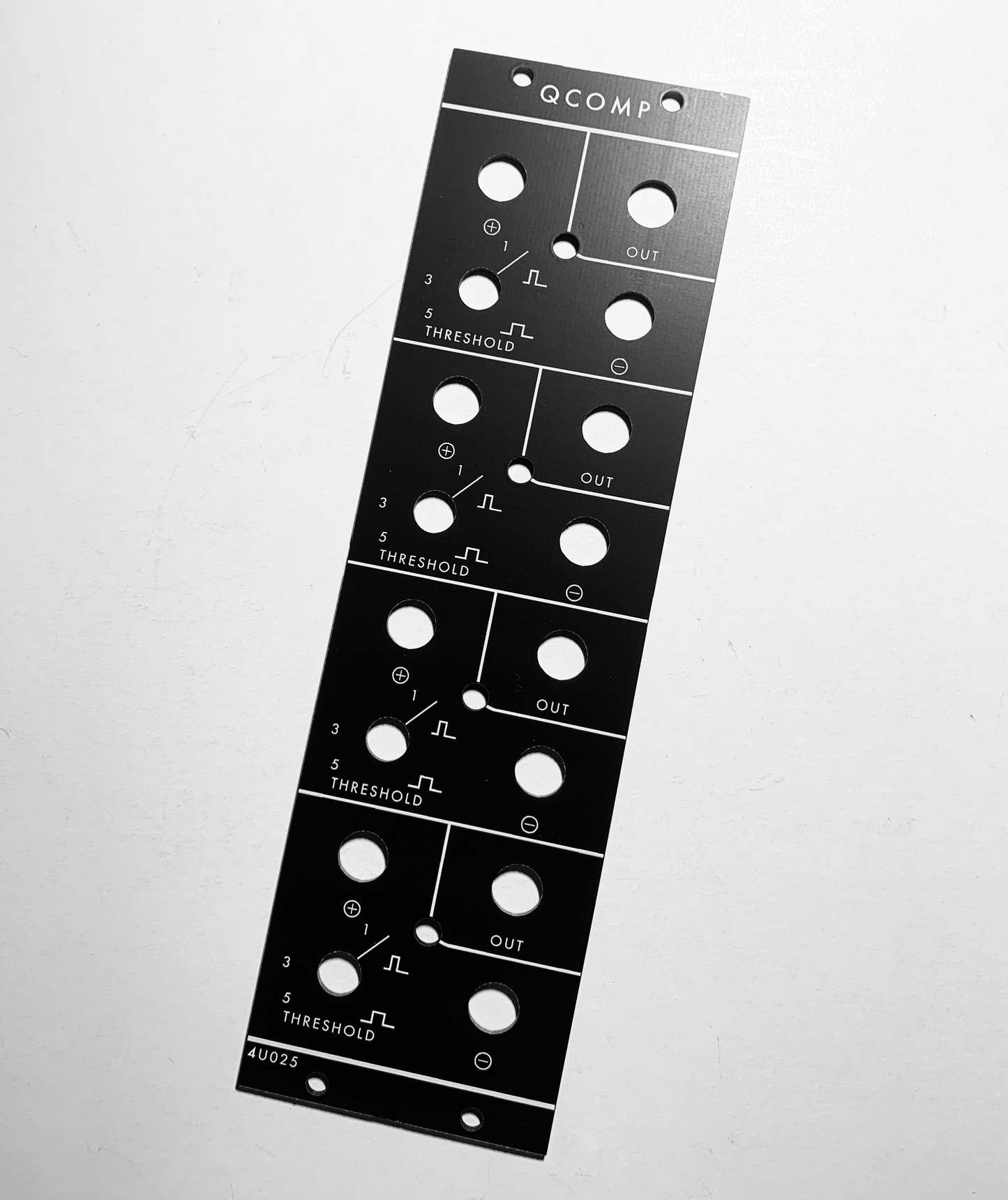 4U025 - QCOMP panel